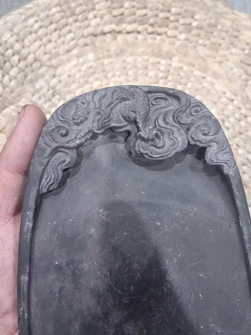 端砚砚台:古韵流芳的艺术品与书写伴侣